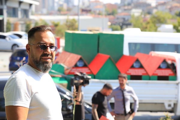 İş insanından minik dostlara bin kulübe