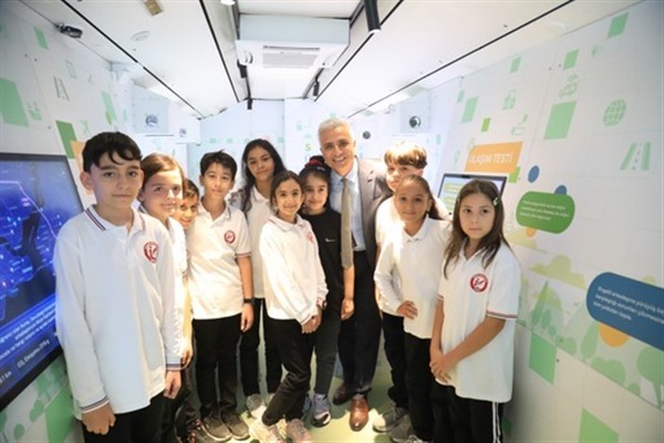 İstanbul'da 1 milyon öğrenciye toplu ulaşım eğitimi