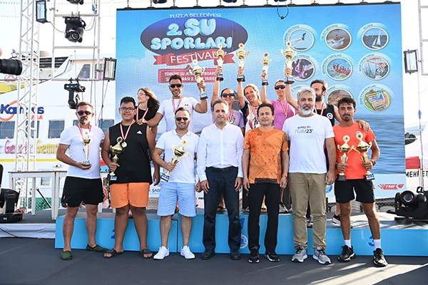 İstanbul’un doğu yakası Tuzla’da düzenlenen su sporları festivali nefesleri kesti