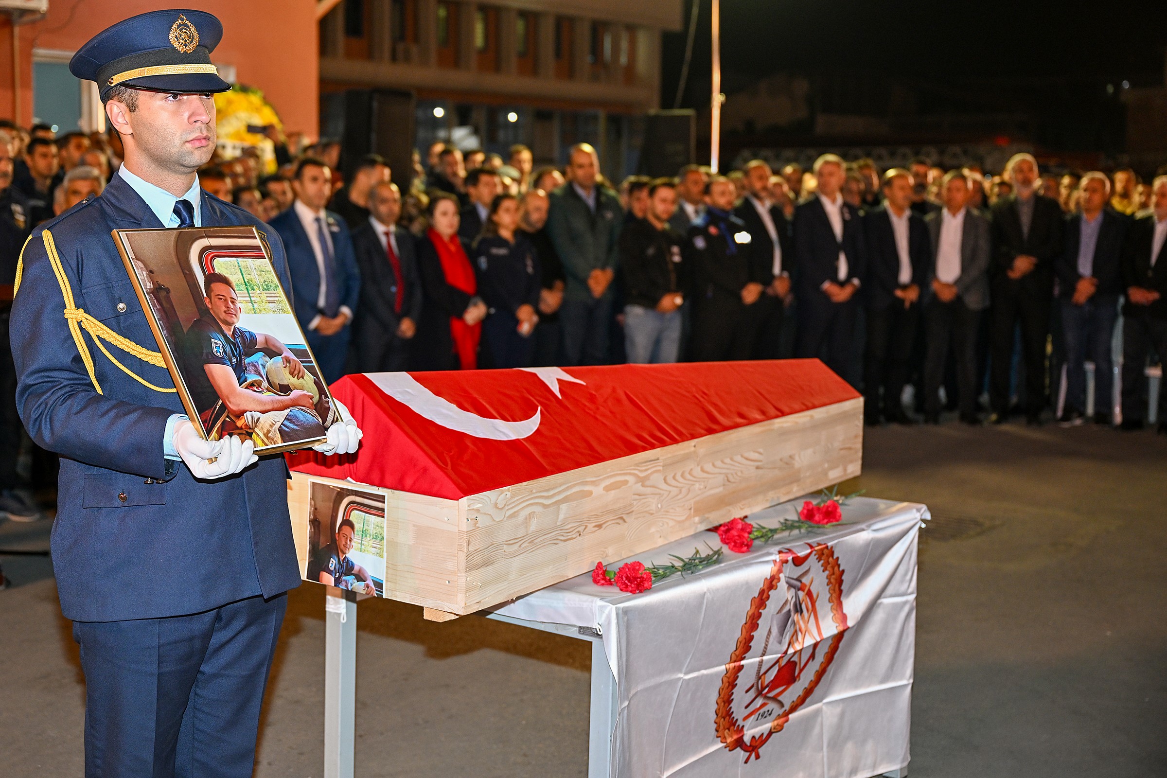 İtfaiye eri Fahrican Yavaş, Ankara'da son yolculuğuna uğurlandı