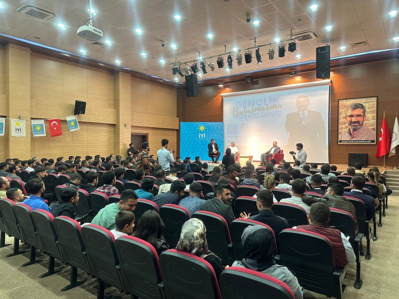 İyi Parti Adayı Emin Yetim, Gençlerle Bir Araya Geldi