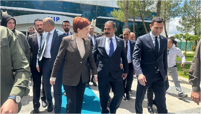 İyi Parti Lideri Akşener, Şanlıurfa'da Vatandaşlarla Buluştu