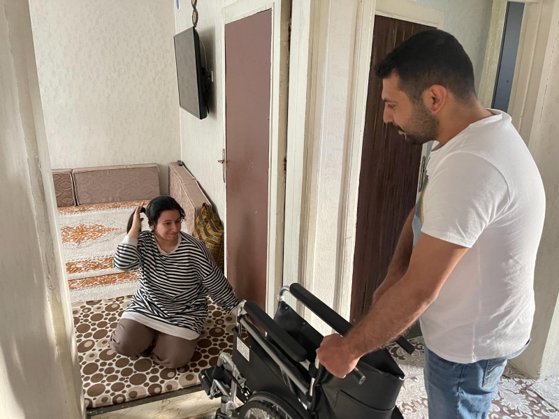 İYİ Parti Milletvekili adayı Yetim,engelli kızın talebine duyarsız kalmadı-(VİDEO)