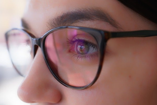 İyi temizlenmeyen gözlükler, bakteri yuvasına dönüşüyor