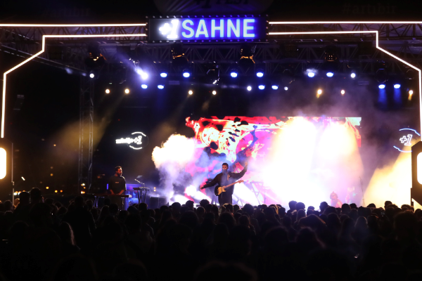 İzmir +1 Fest’in kapanışı Evdeki Saat’ten