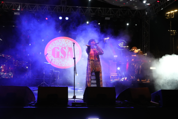 İzmir +1 Fest Sahnesi Gaye Su Akyol’u ağırladı