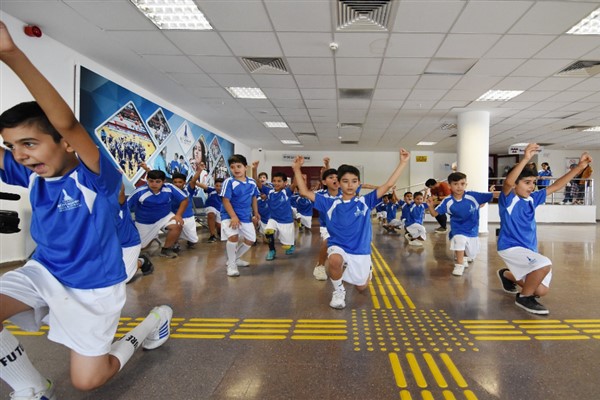 İzmir Büyükşehir Belediyesi’nden  “arka mahallelere” spor eğitimi