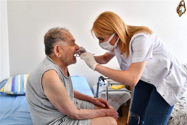 İzmir Büyükşehir Belediyesi'nden evde ağız ve diş sağlığı hizmeti