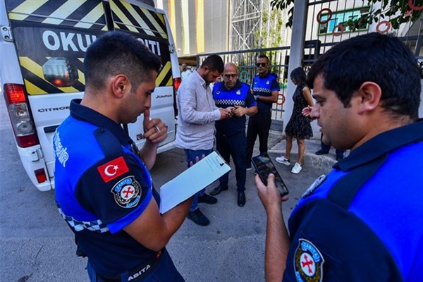 İzmir Büyükşehir Belediyesi’nden okul servislerine denetim