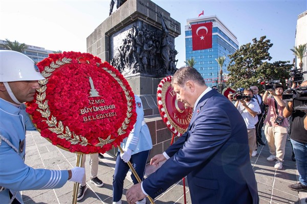 İzmir'de 30 Ağustos Zafer Bayramı kutlamaları başladı