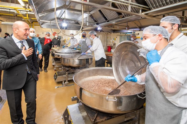 İzmir'den üniversite öğrencilerine sıcak yemek desteği