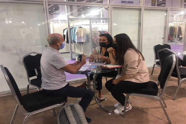 İzmir Moda Endüstrisi 1,5 milyar dolar ihracat hedefine 1 adım daha yaklaştı