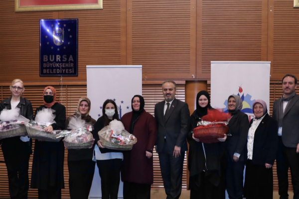 Kadınlar, günlerini üreterek kutladı