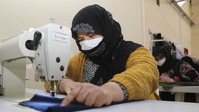 Kadınlar, hem aile ekonomilerine katkı sunuyor hem de kendi ayaklarının üzerinde duruyor.