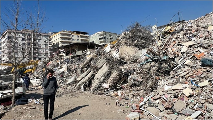 Kahramanmaraş'ta enkaz kaldırma çalışmaları devam ediyor