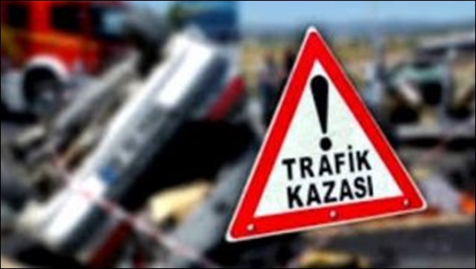 Kamyonet ile otomobil kafa kafaya çarpıştı: 2 ölü 2 yaralı