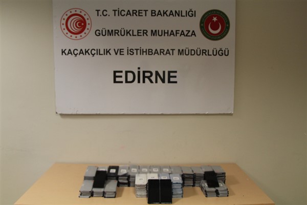 Kapıkule Sınır Kapısı’nda 200 adet kaçak cep telefonu yakalandı
