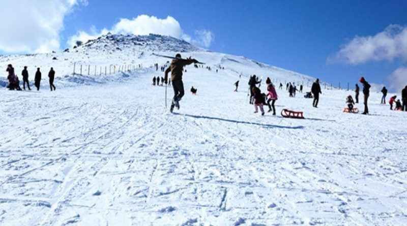 Karacadağ'da mevsimin ilk karı yağdı