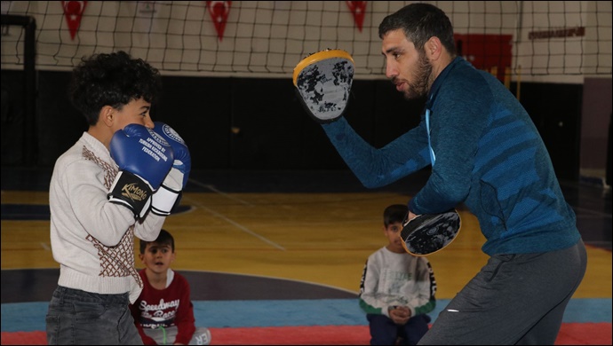 Karaköprü Belediyesi'nden çocuklara Kick Boks Kursu-(VİDEO)