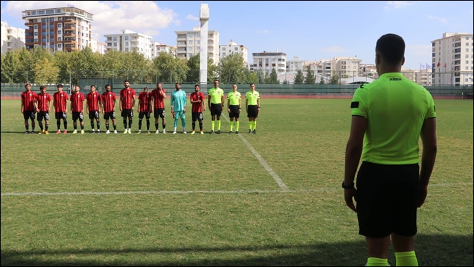 Karaköprü Belediyespor’un Rakibi Sahaya Çıkmadı Maç Tatil Edildi-(VİDEO)