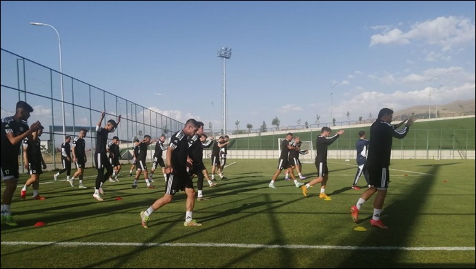 Karaköprü Belediyespor'un Erzurum kampı başladı