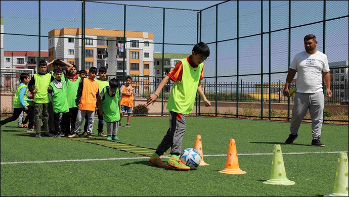 Karaköprü 'de çocuklar zamanlarını spor kurslarında değerlendiriyor-(VİDEO)