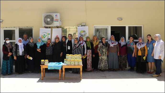 Karaköprü kırsalında kadınlara geri dönüşüm anlatılıyor