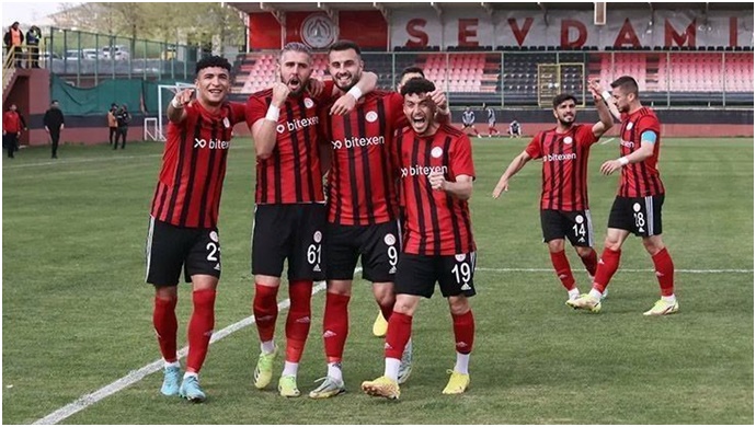 Karaköprü Türkiye Ligleri'nde yenilmeyen dört takımdan biri