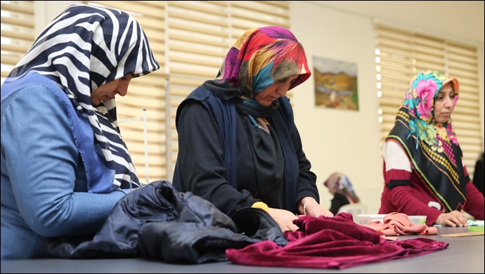 Karaköprü'de Kadınlar Zamanlarını Üretimle Değerlendiriyor-(VİDEO)