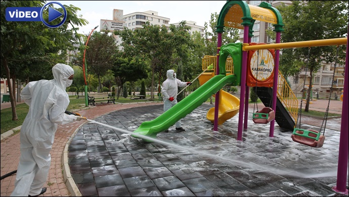 Karaköprü'de Parklar ve Çocuk Oyun Grupları Dezente Edildi