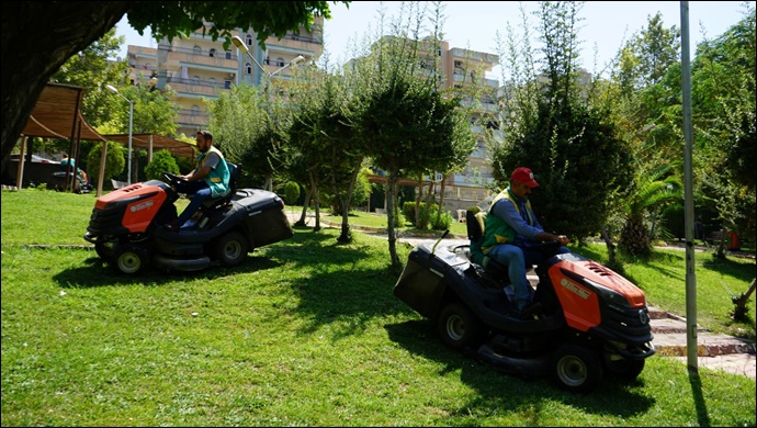 Karaköprü'de Parklar Bakımla Güzelleşiyor-(VİDEO)