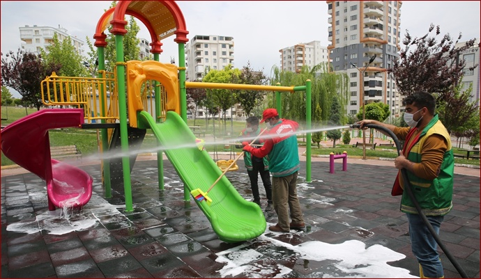 Karaköprü’de Parklar Çocuklar İçin Hazırlanıyor-(VİDEO)