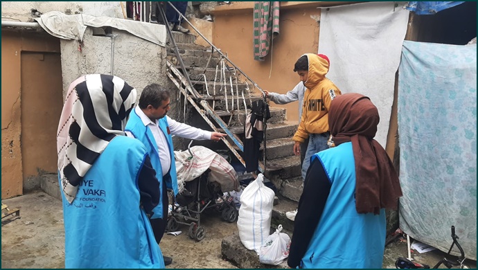 Karaköprülü minikler iyilikte yarıştı