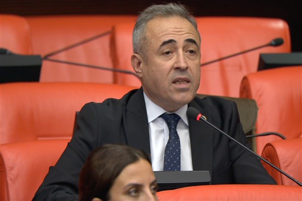 Karatutlu: “Soğuk nedeniyle evlerine giremeyen birçok vatandaş mağduriyet yaşamaktadır”