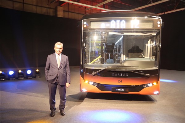 Karsan’ın 12 metrelik elektrikli otobüsü  e-ATA Romanya yolcusu