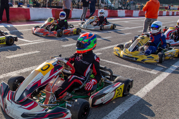 Kartingde favoriler kazandı