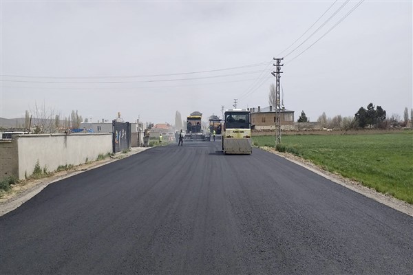 Kayseri Akmescit’te 4 milyon TL’lik asfalt çalışması yapılıyor