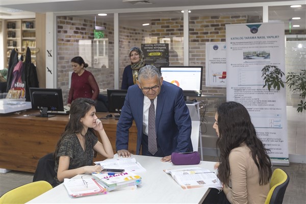 Kayseri Büyükşehir Belediyesi'nden 7 gün 24 saat kütüphane uygulaması