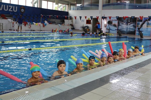 Kentpark Kapalı Yüzme Havuzu’nda yaz dönemi eğitimleri sürüyor