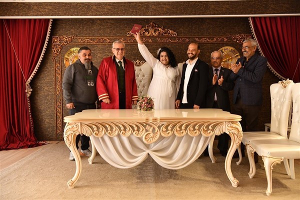 Keşan’da engelli çift birbirlerine işaret diliyle “evet” dedi