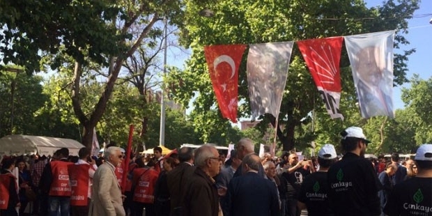Kılıçdaroğlu, CHP'li gençlerle birlikte Anıtkabir'e yürüyor