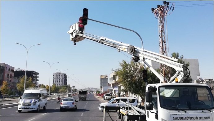 Kısa Süreliğine Kaldırılan Üst Geçit Yerine Akıllı Sinyalize Sistemi-(VİDEO)