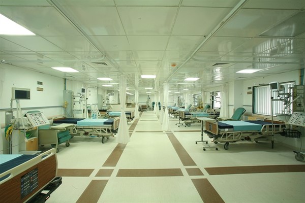 Kızılhaç: Gazze'deki hastaneden yerinden edilmiş 8,000 kişi tahliye edildi