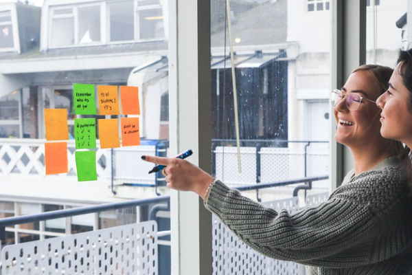 Koç Holding kadın teknoloji girişimcilerini destekleyecek 