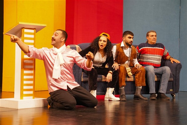 Komedi Mola oyunu yeni bölümüyle izleyiciyle buluştu