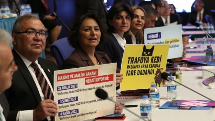 Komisyonda Bakan Nebati’ye protestolu karşılama