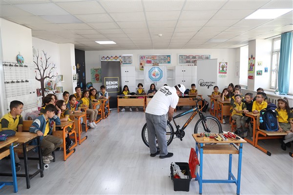 Konya Büyükşehir okullarda bisiklet tamir ve bakım eğitimleri veriyor
