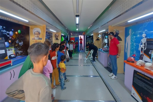 Konya’da mevsimlik işçilerin çocukları bilimle tanıştı