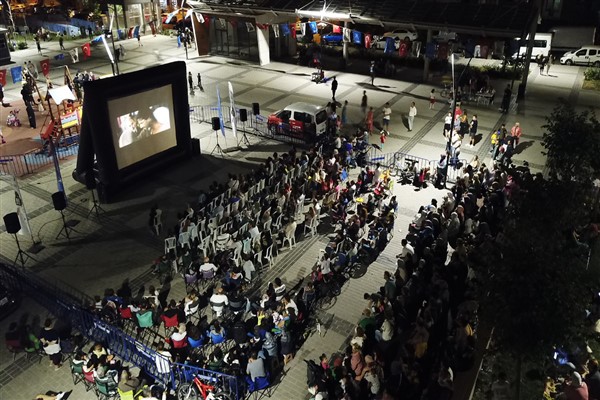 Küçükçekmece’de ‘Parklarda Sanat Var’ etkinliklerine büyük ilgi