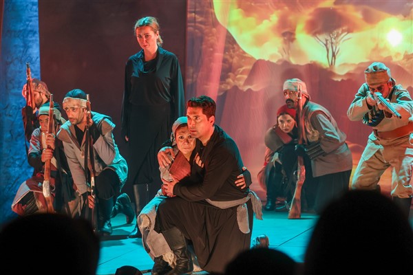 “Kuvayı Milliye Destanı” oyununun ilk gösterimi Onat Kutlar Tiyatro Salonu’nda yapıldı